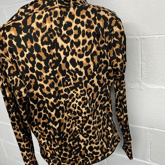 Veronica M ☀️ NWOT ☀️ Leopard Print Surplice Top - Picture 7 of 13